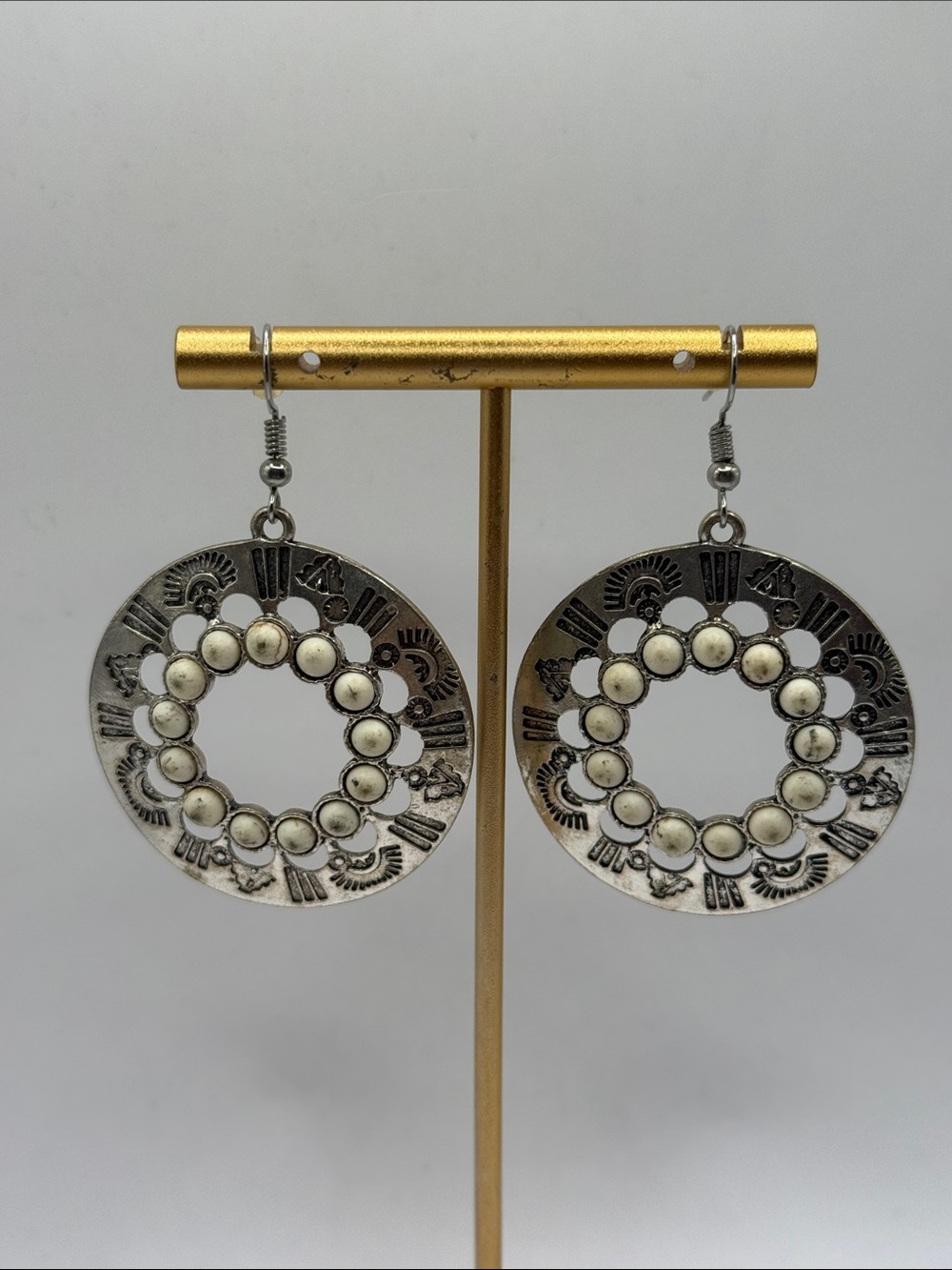 Vintage Southwestern Silver Tone Beige Dangle Drop Statement Earrings